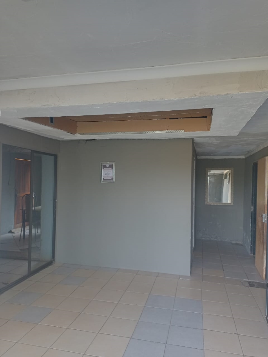 2 Bedroom Property for Sale in Botshabelo Free State